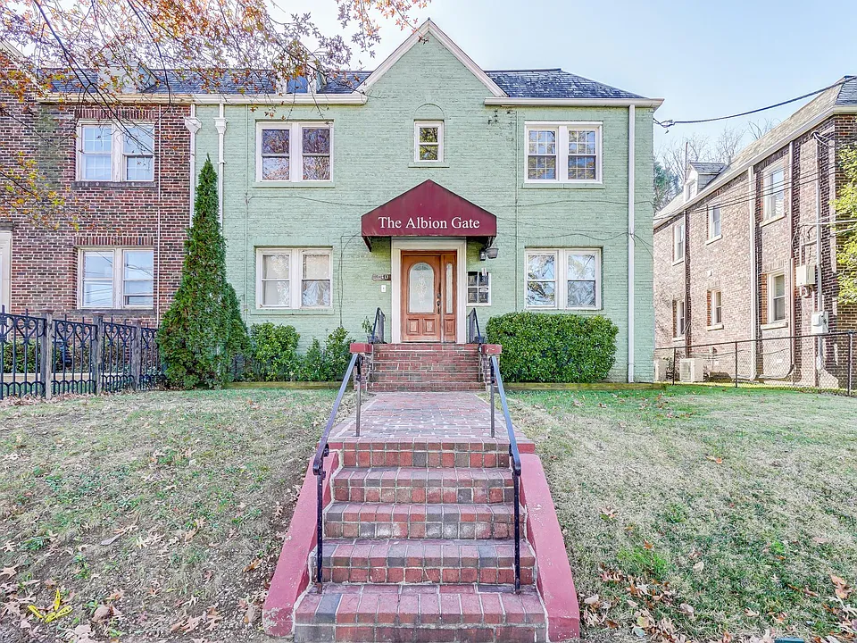 240 Hamilton St NW #4