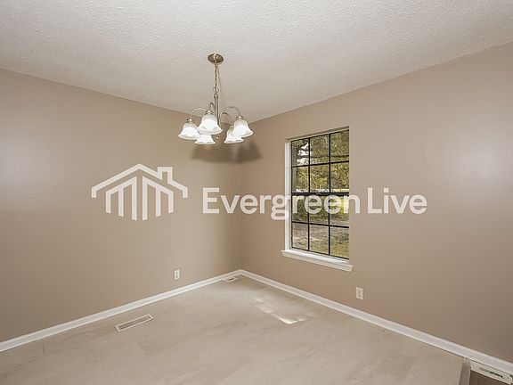 5th image of 104 Hatch Dr