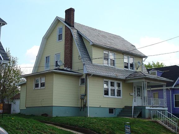 Large Apt on a quiet 1 way Street with 2 parking spaces.