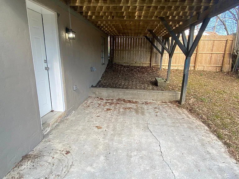 1018 Robins Crest Rd — Photo 21