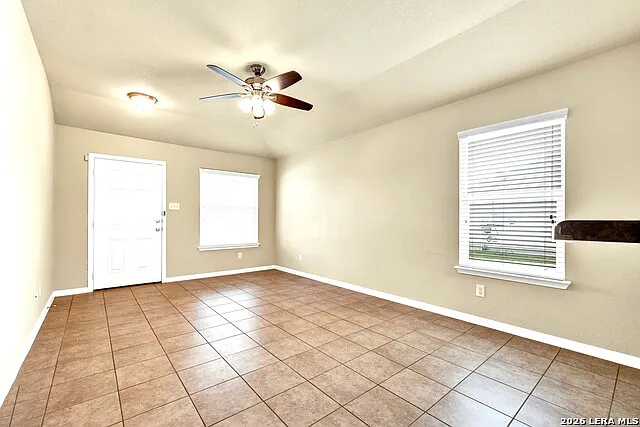 3 bed, 2.0 bath, 1220 sqft, $1,776 — Photo 4