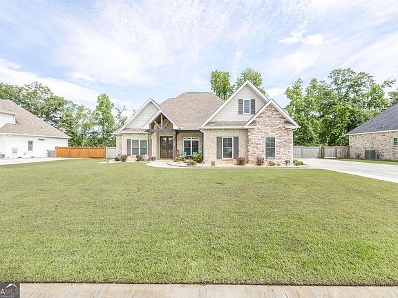 2nd image of 240 Flat Shoal Dr