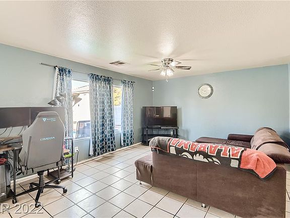 4th image of 708 Plantain Lily Ave