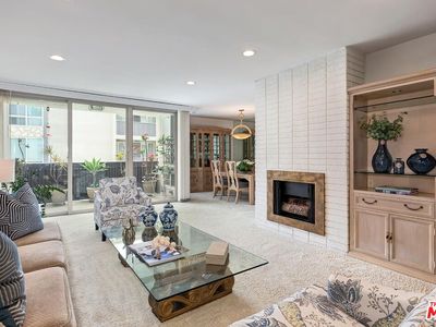 809 S Bundy Dr APT 211, Los Angeles, CA, 90049