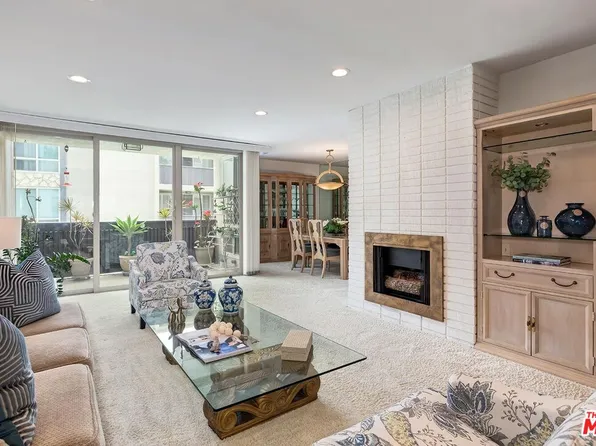 809 S Bundy Dr APT 211, Los Angeles, CA 90049