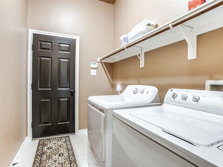 2318 Sparrow Dr — Photo 22