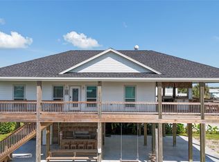 965 Wommack Dr, Crystal Beach, TX 77650