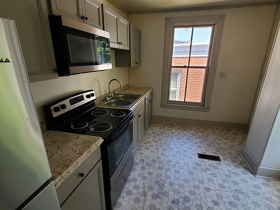 3rd image of 306 Holbrook St