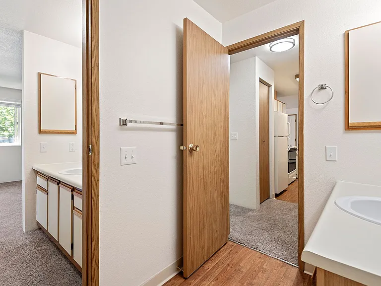 Glenbrook Apartments — Photo 28