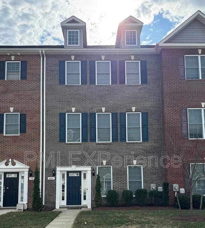 3 bed, 3.5 bath, 2163 sqft, $2,900 — Photo 2