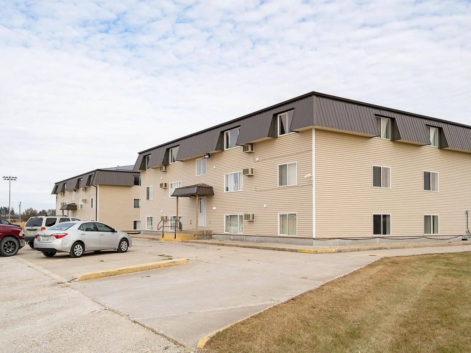 Wild Grove Apartments - 702 NICC — Photo 2