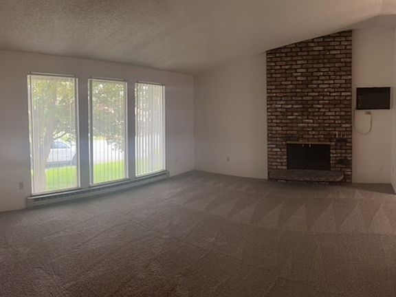 4th image of 2417-19 S Glenn St #2417
