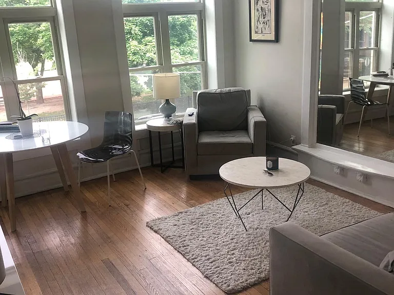 2537 N Sheffield Ave #207 — Photo 2