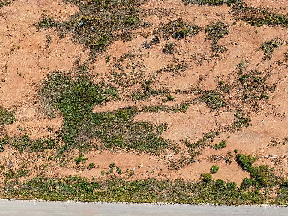 2nd image of 225 Beechcraft Rd