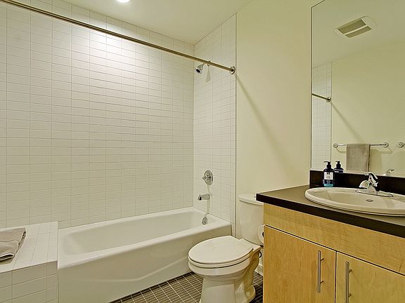2nd image of 711 Bellevue Ave E APT 115