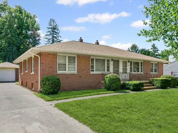 1507 Grandview Dr, Champaign, IL 61820