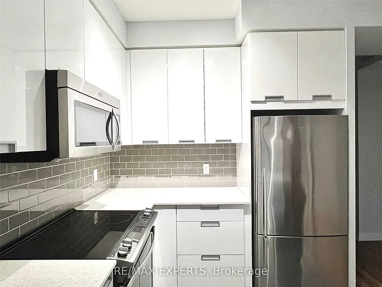 75 Eglinton Ave W #1005 — Photo 4