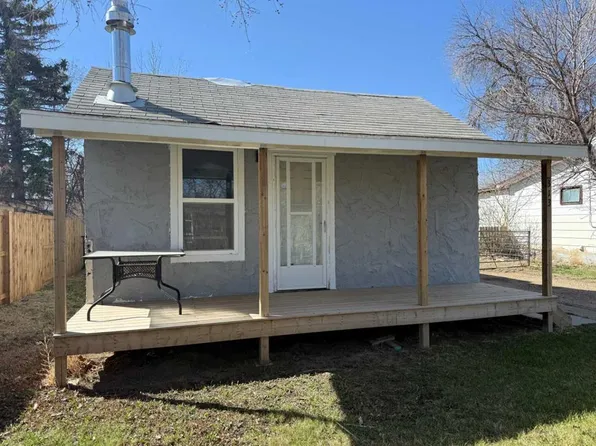 313 N 2nd Ave E, Bow Island, AB T0K 0G0