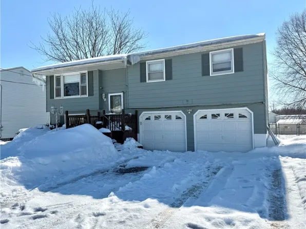 6180 Ridgecrest Dr, North Syracuse, NY 13212