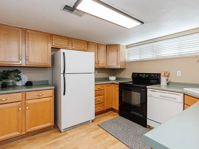 526 N 200 W #2 — Photo 8