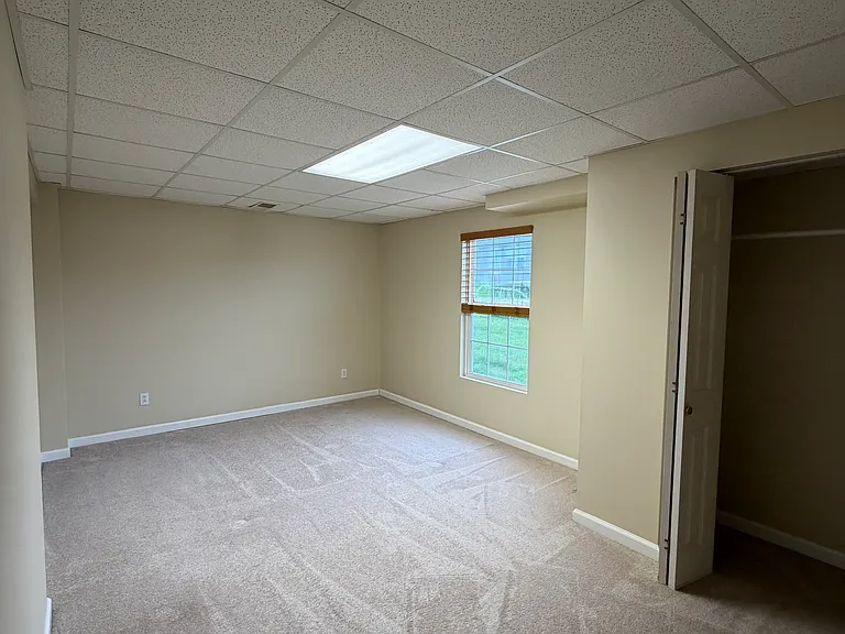 Meadow Crest Dr — Photo 17