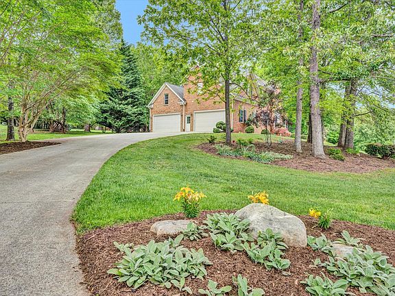 2nd image of 108 Lambeth Ct