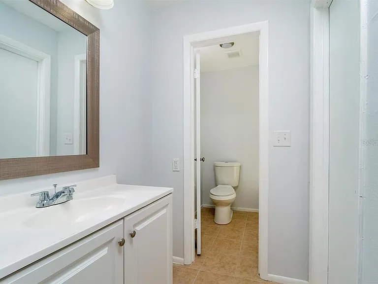 533 E Charlotte Ave — Photo 10