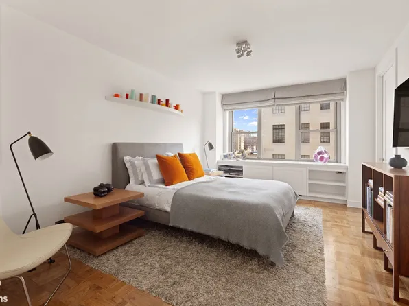 650 Park Avenue image 3 of 11
