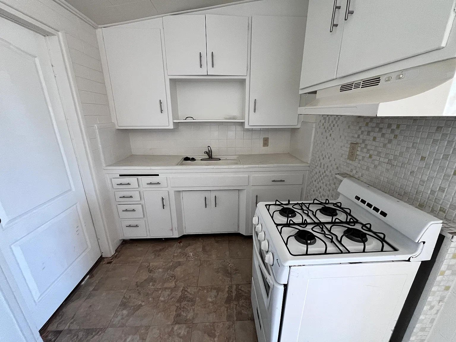 1 bed, 700 sqft, $799 — Photo 4