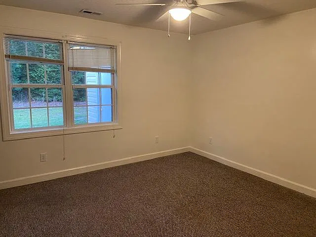 3 bed, 1000 sqft, $1,600 — Photo 4