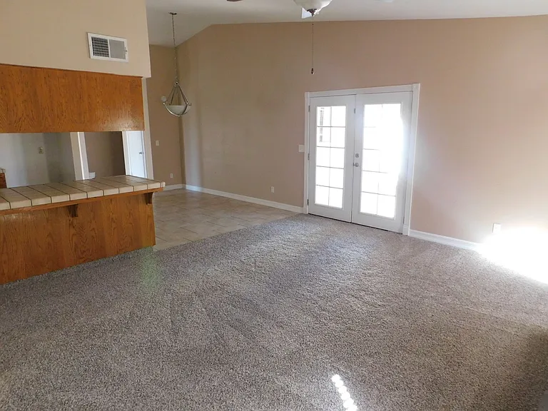 742 N Inyo St — Photo 6