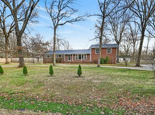 105 Inglewood Dr, Tullahoma, TN 37388