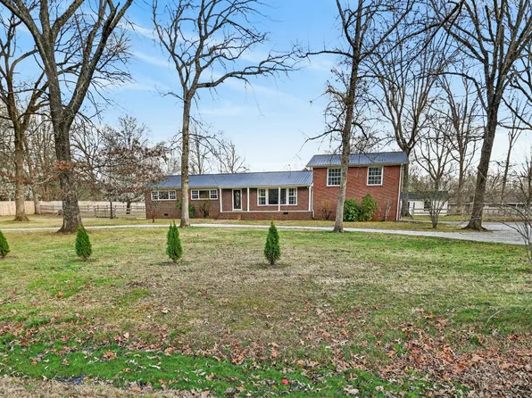 105 Inglewood Dr, Tullahoma, TN 37388