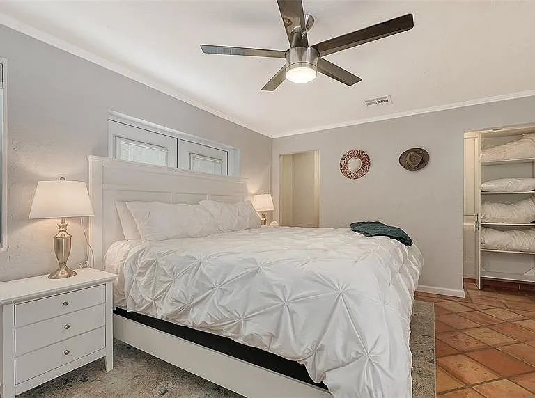 1127 S Osprey Ave — Photo 26