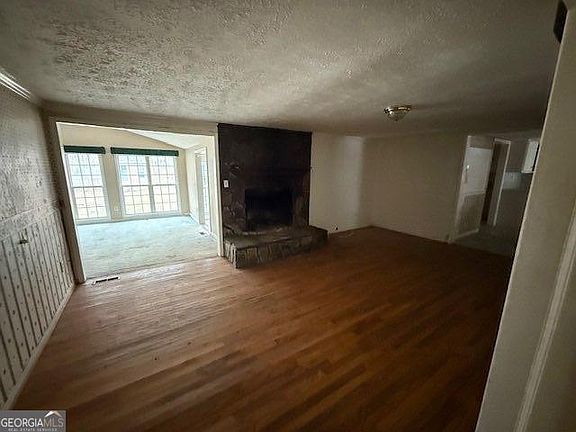 5th image of 394 Smith Rd