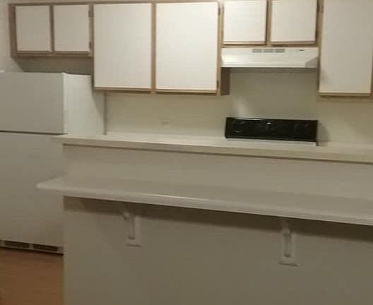 Kitchen with Breakfast Counter