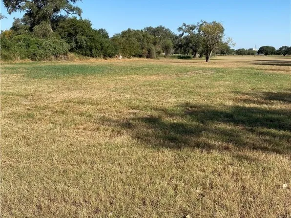 1506 Moss Ln, Cuero, TX 77954
