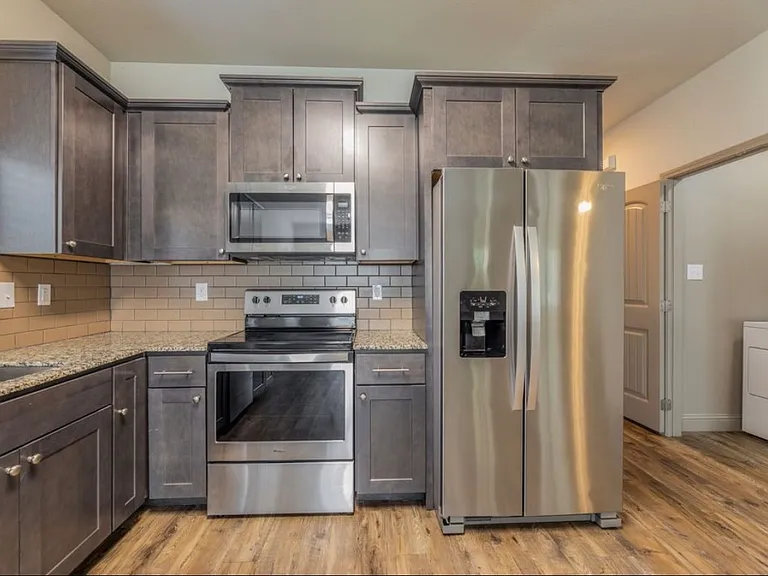 512 E Akard St #400 — Photo 3