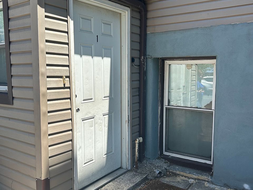 1st image of 676 Bergen Ave #1