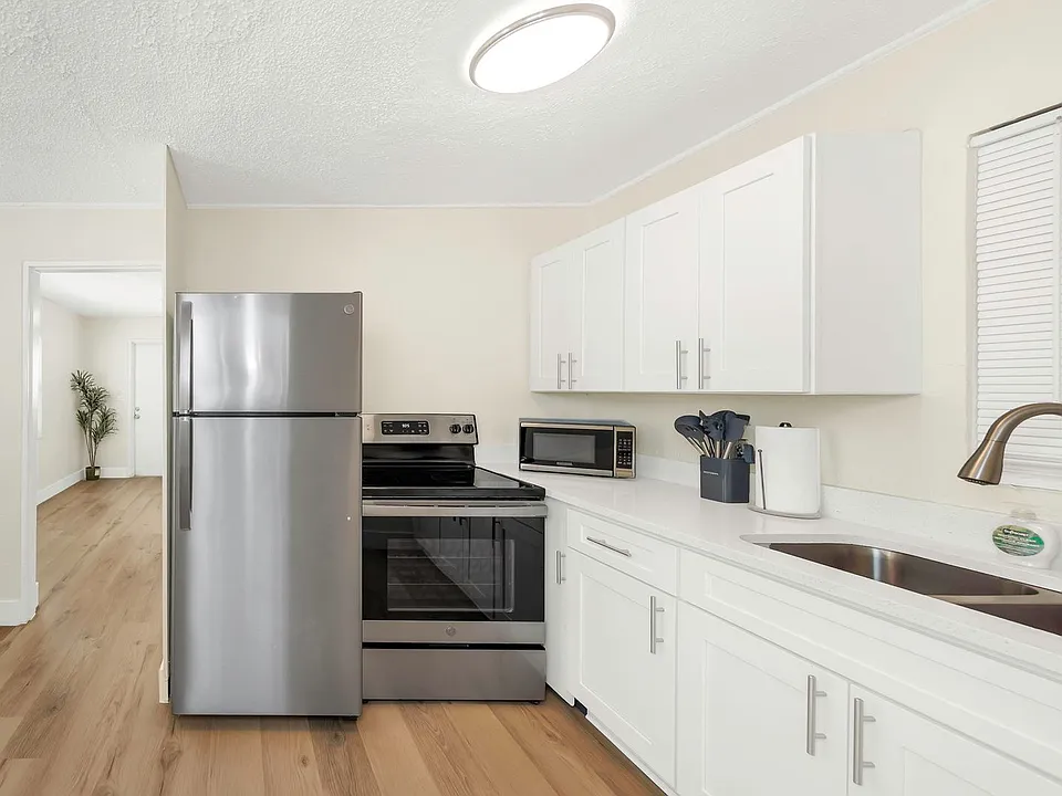 416 Skinner Blvd