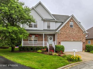 17 Park Place Cir, Hawthorn Woods, IL 60047