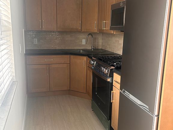 5th image of 420 Sheridan Pl APT 2