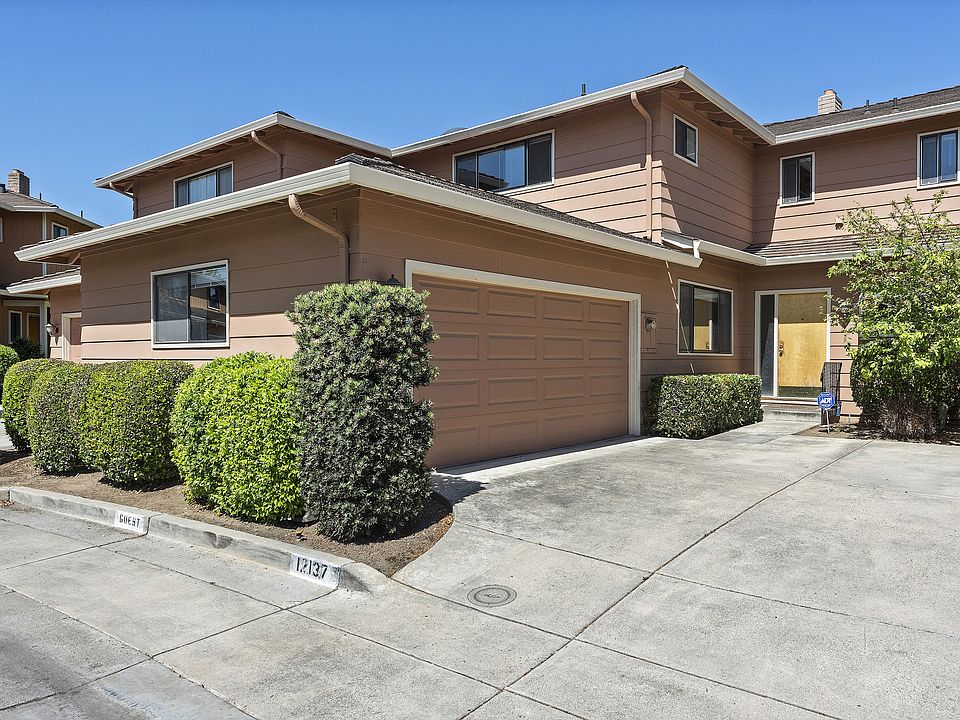 1st image of 12137 Atrium Dr