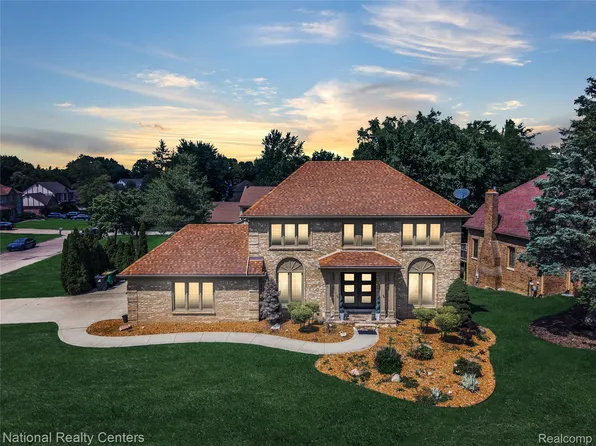 39376 Heatherbrook Dr, Farmington Hills, MI 48331