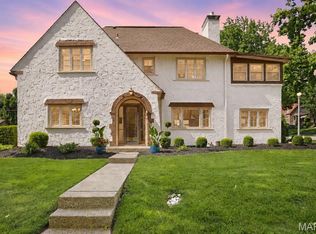 7401 Oxford Dr, Saint Louis, MO 63105