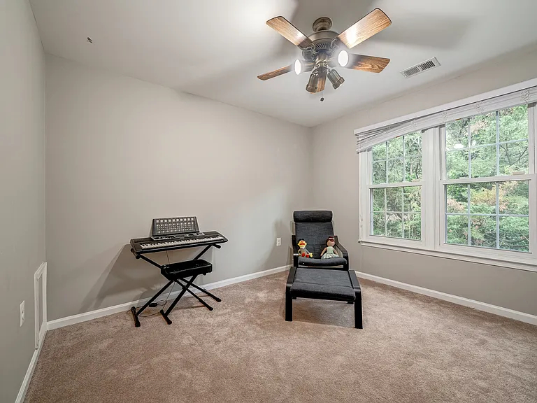 1219 Rowland Dr — Photo 38