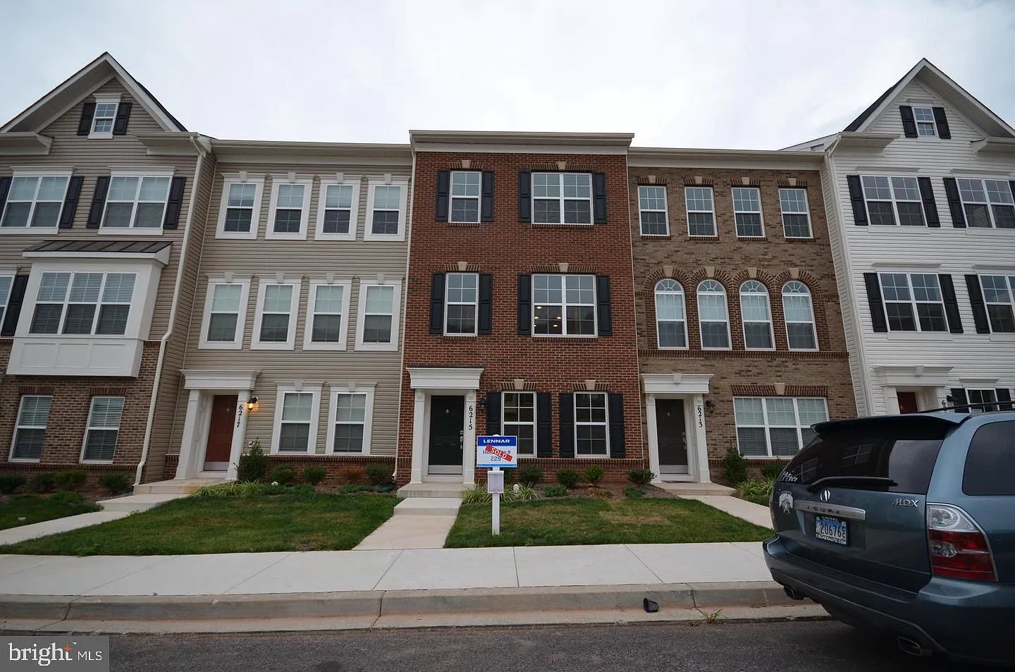 3 bed, 4.0 bath, 2032 sqft, $2,690 — Photo 1