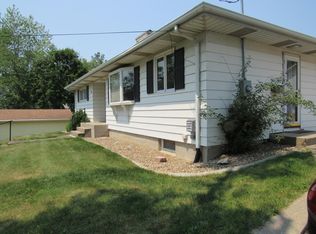 3612 Midway Dr NW, Cedar Rapids, IA 52405