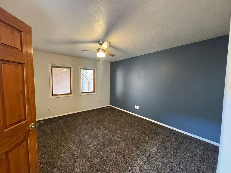 870 SE Cir NW — Photo 6