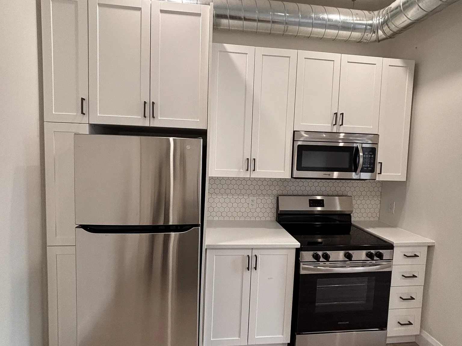 Studio, 1.0 bath, 700 sqft, $1,700 — Photo 2